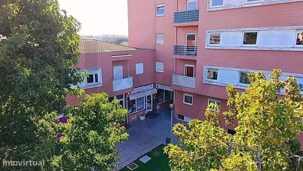 Apartamento T2 com Terraço Privativo, no Centro de Ovar