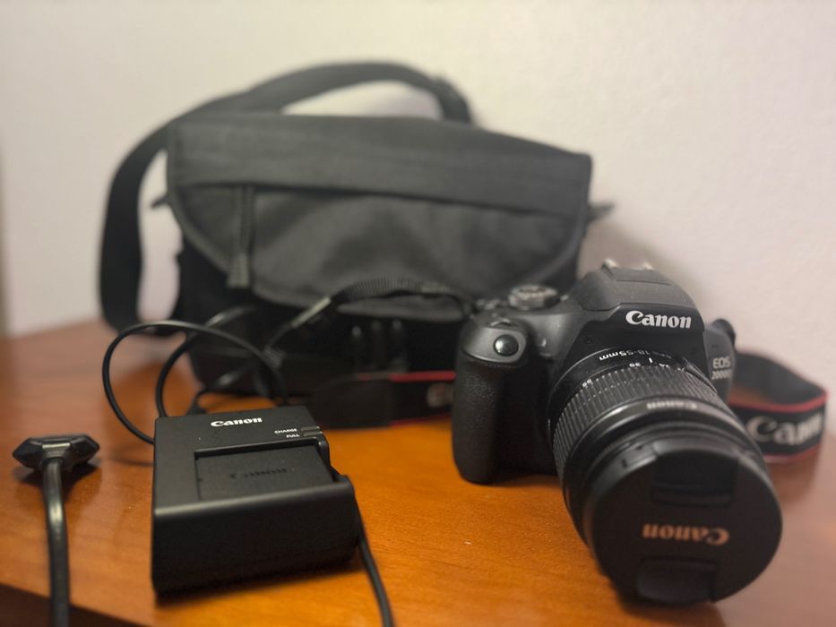 Câmera Canon EOS 2000D com Lente 18-55mm – Excelente Estado