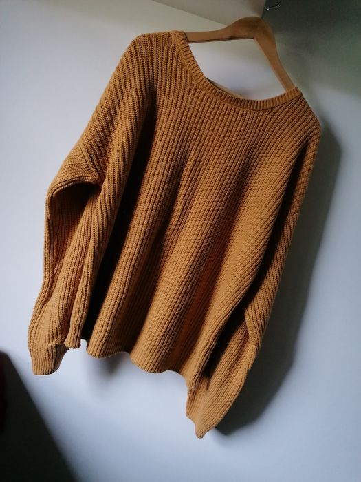 Sweter z ażurowym tyłem