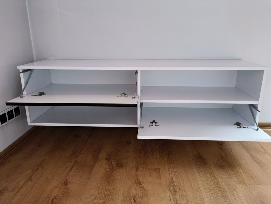 Szafka RTV plus 2 szafki wiszące