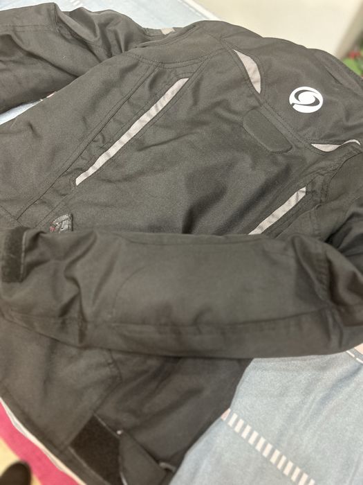 Casaco Mota Senhora  tamanho L ( veste s) caparica peles.