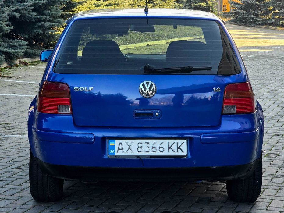 Volkswagen Golf 2000г.в. 1.6 газ-бензин