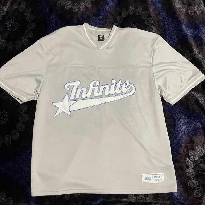 Новая футболка \ с вышеными лого \ y2k