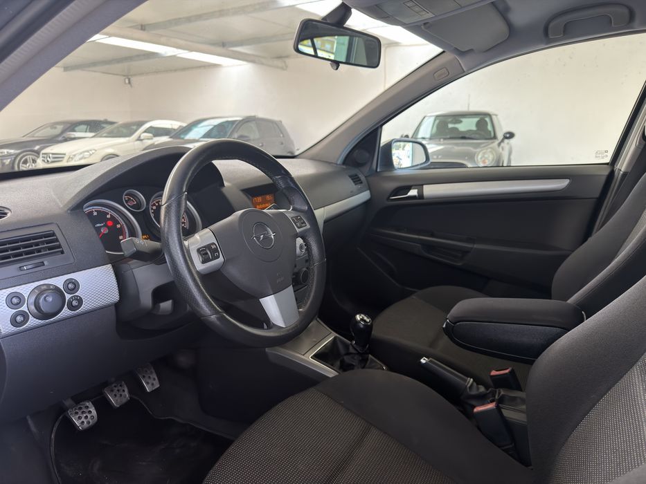 Opel Astra 1.3 CDTI 90cv - Desde 120€ Mês