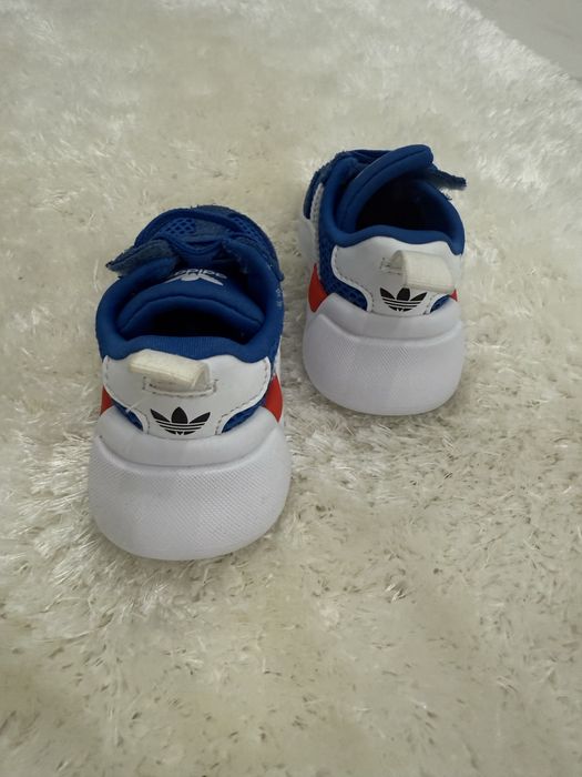Sapatilha bebe adidas