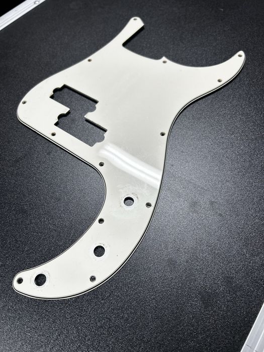 Pickguard para Fender Precison Bass