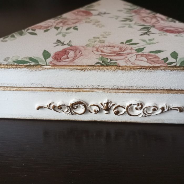 trójkątna szkatułka/ pudełko drewniane  decoupage