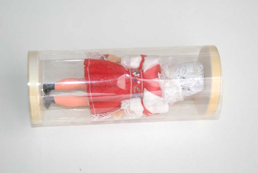 Stara figurka lalka ludowa w pudełku antyk zabytek