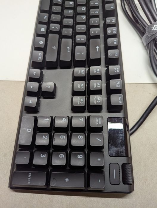 Клавіатура провідна Steelseries Apex pro