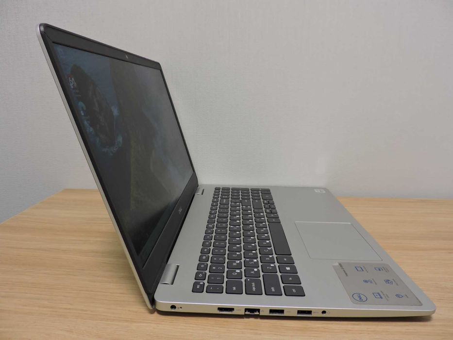 Dell Inspiron/15.6” FHD IPS/i5 1035G1/16GB/SSD 256/UHD