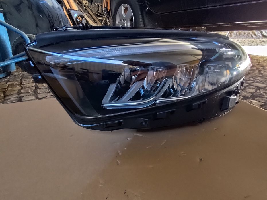 Farol esquerdo Mercedes W177