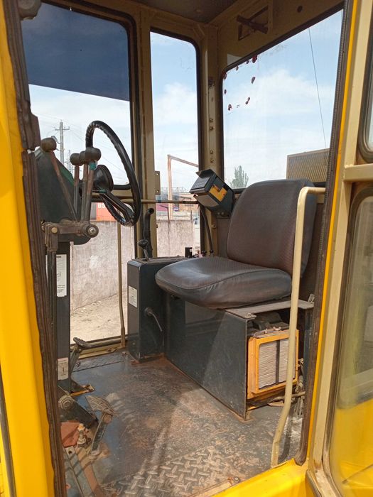 Автогрейдер Komatsu