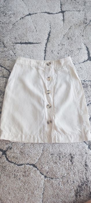 Jasna krótka spódniczka