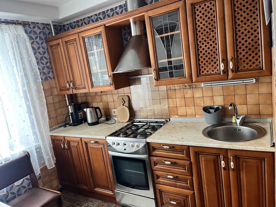 Довгострокова оренда 2 к квартири  вул Щусєва 36 біля  метро Сирець