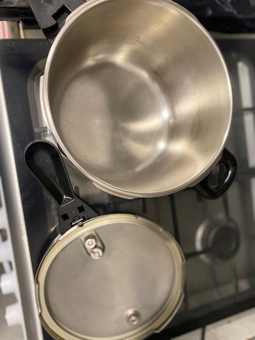 Panela de pressão grande