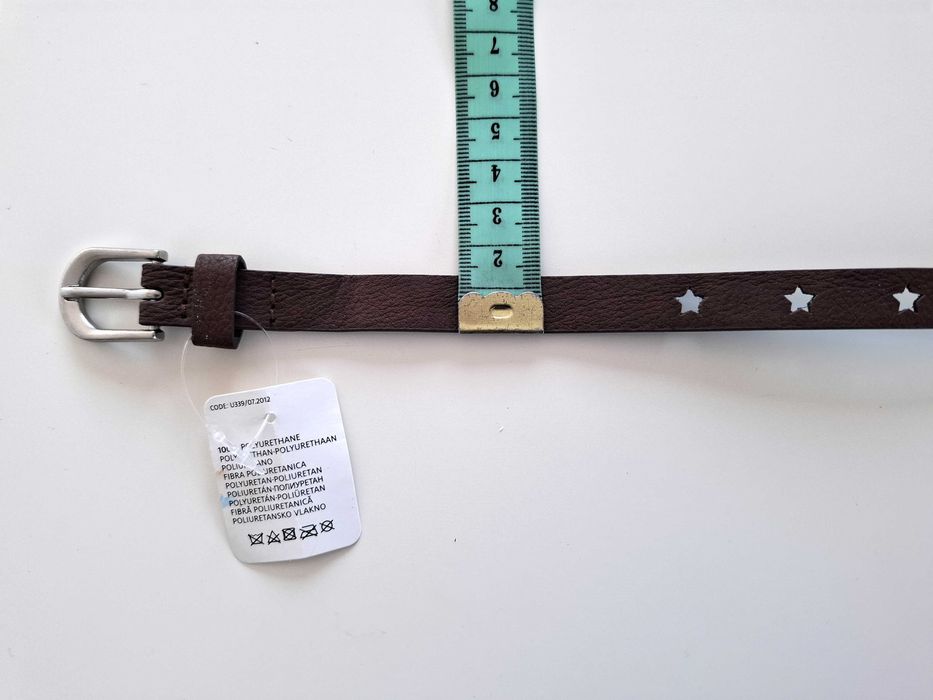 Cienki damski pasek dziurki w kształcie gwiazdek, z metką