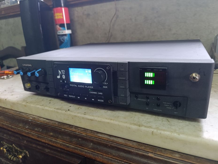 Amplificador com MP3, bluetooth, rádio pen  USB.
