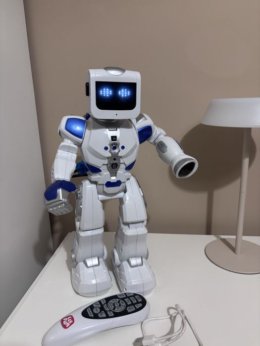 Robot zabawka z pilotem chodzący elefun 100% sprawny