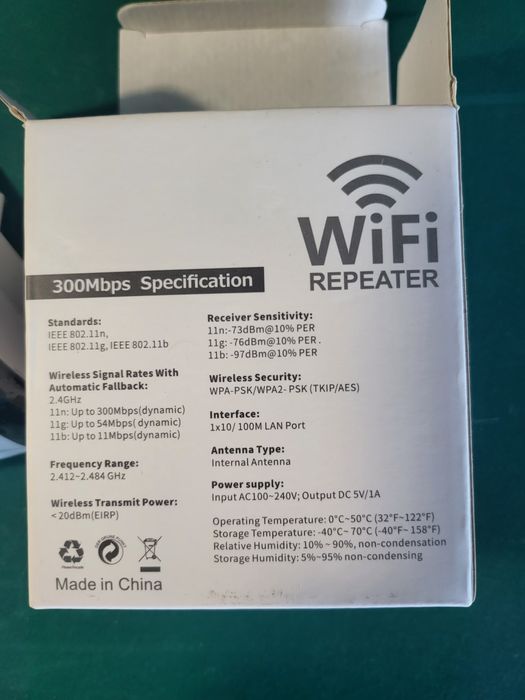 Repetidor sinal Wi-Fi. Amplificador rede wireless. Wi-Fi repeater.