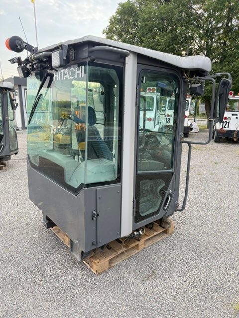 HITACHI ZW 150 KABIN używana kompletna do ładowarki kołowej