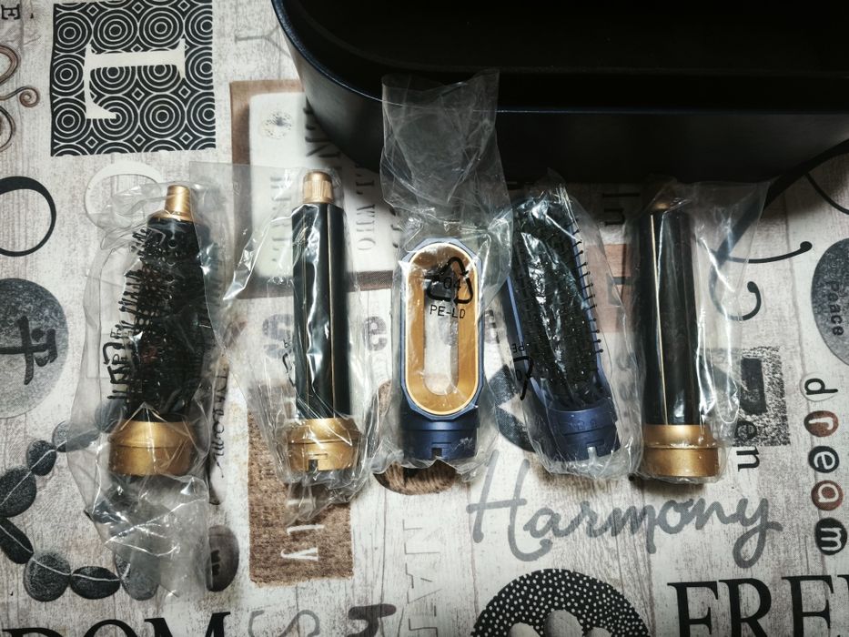 Mala de transporte e 5 adaptadores novos para secador