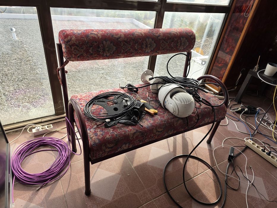 Sofá metal e tecido