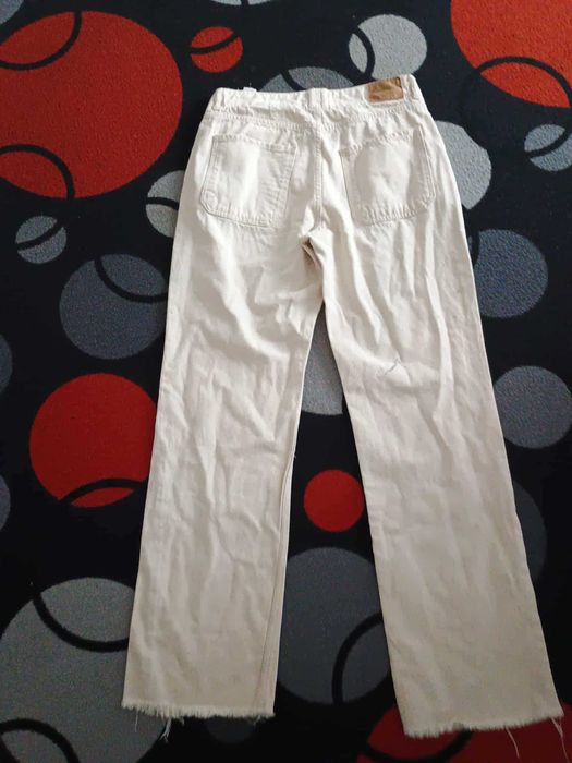 Spodnie eur38 Pull & Bear kremowe