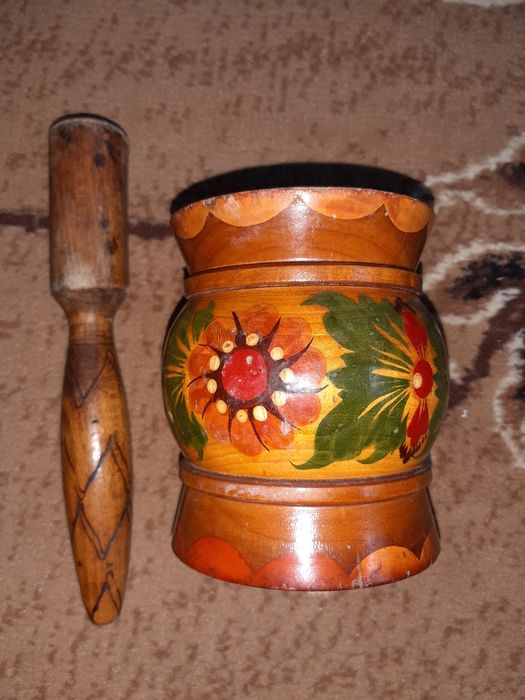 Посуд часів СРСР: глечик, салатник, ступка, блюдо