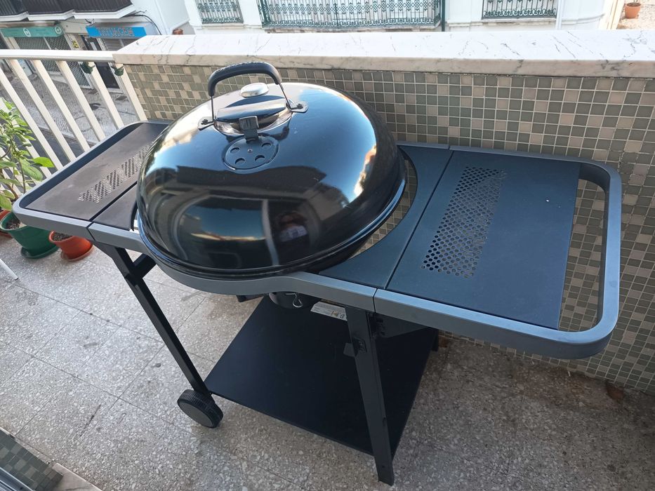 Barbecue Churrasqueira Gardenstar Rodas e Tampa