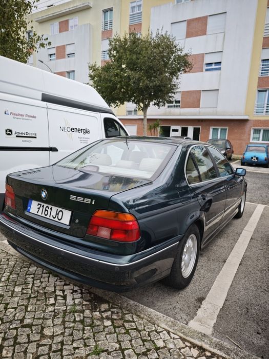 BMW 528i caixa auto