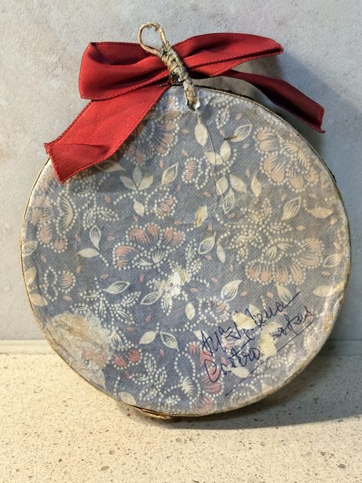 Lndo antigo registo com a imagem da Nossa Senhora com o Menino