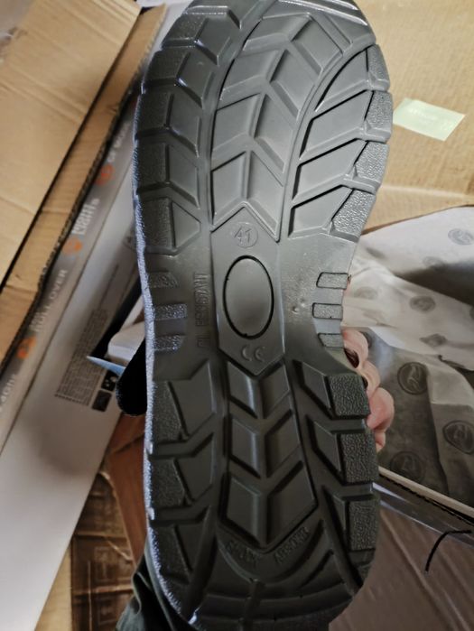 Buty robocze z blachą