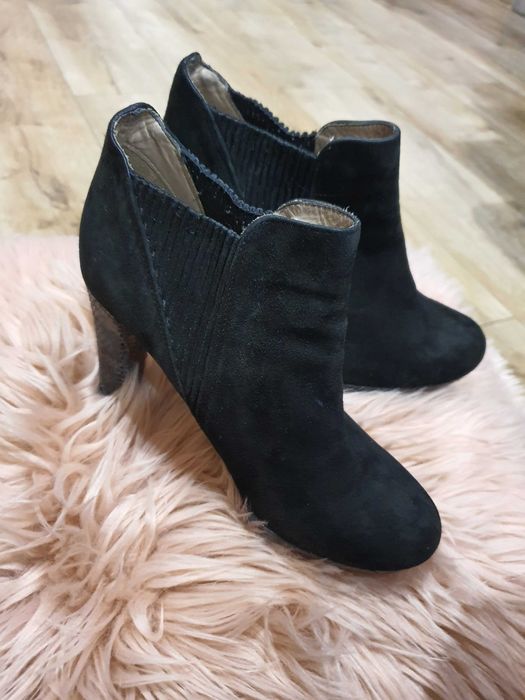Czarne botki firmy Unisa rozmiar 37