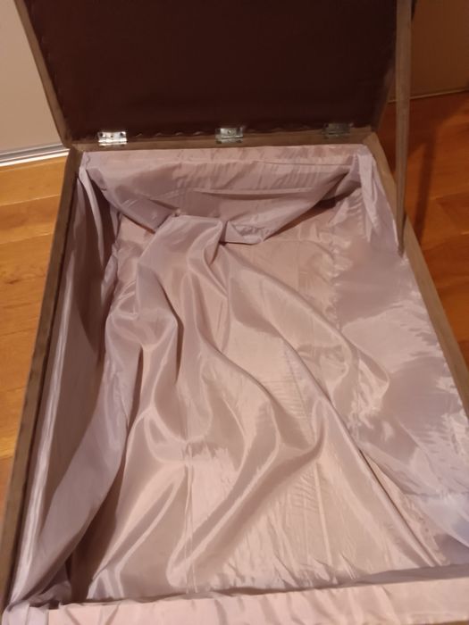 Pufa  otwierana do siedzenia.