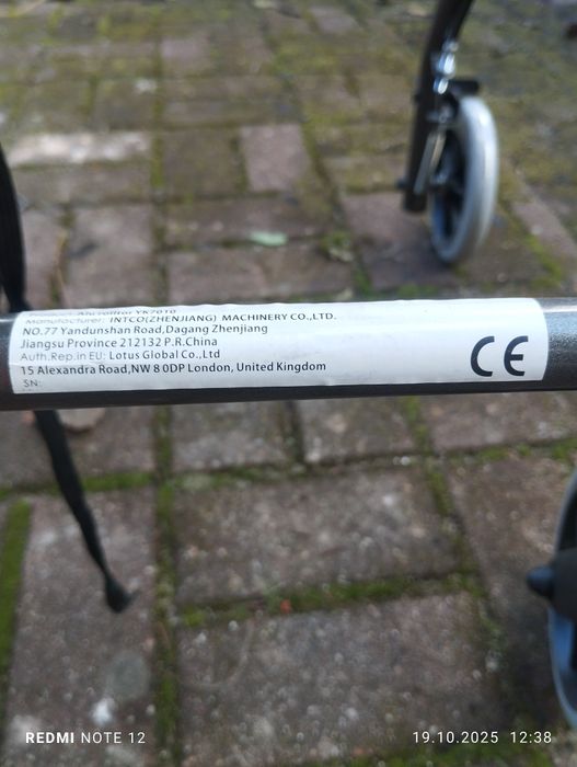 Nowy balkonik chodak składany z siedziskiem i koszem ma zakupy