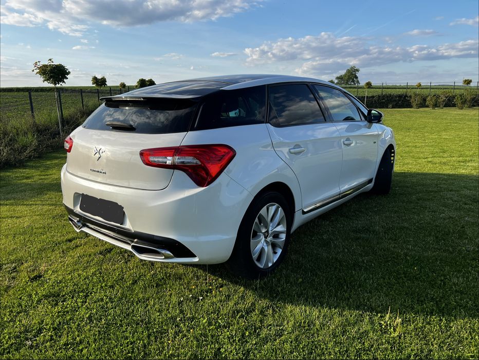 Citroen DS 5.  HYBRID 4 x 4
