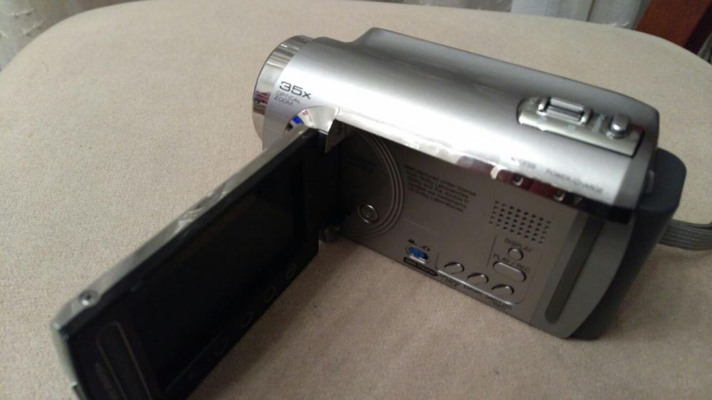 Відеокамера JVC GZ-MG630SER видеокамера