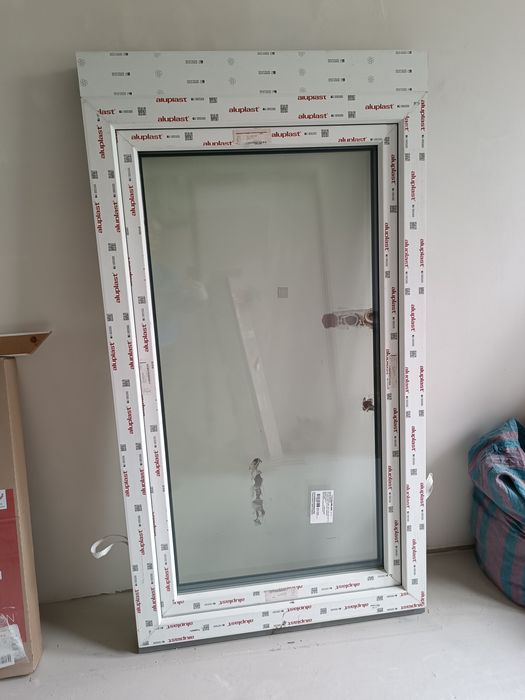 Okno Aluplast rozwierno-uchylne 90x150, 3-szybowe