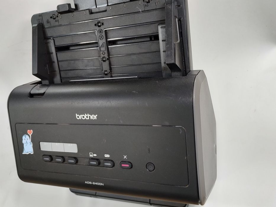 Настольный протяжный сканер ADS-2400N