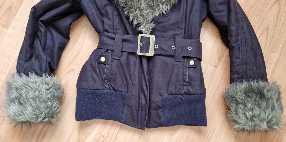 Brązowa krótka kurtka z futerkiem Adidas S