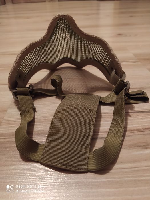 Kamizelka taktyczna z kaburą i maską stalker