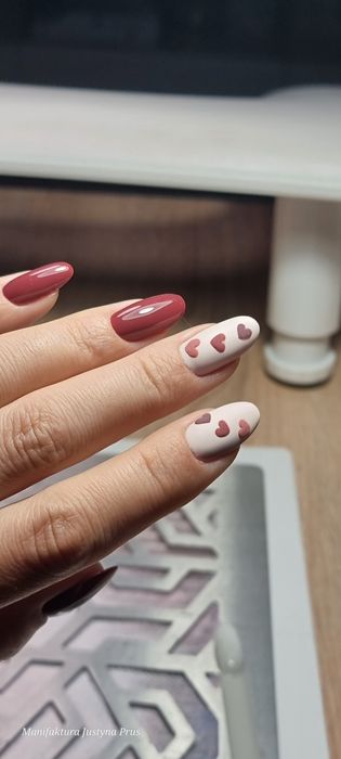 Mobilna stylizacja paznokci żelowych i hybrydowych