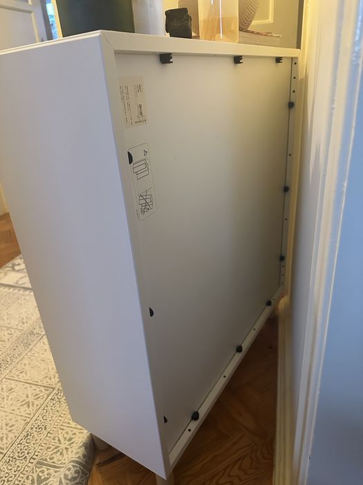 Armário EKET IKEA com pernas