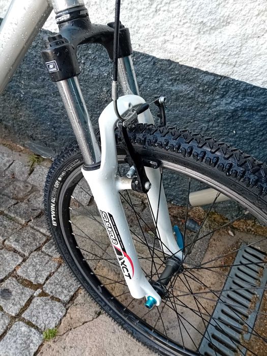 Bicicleta montanha com cadeira para bebe