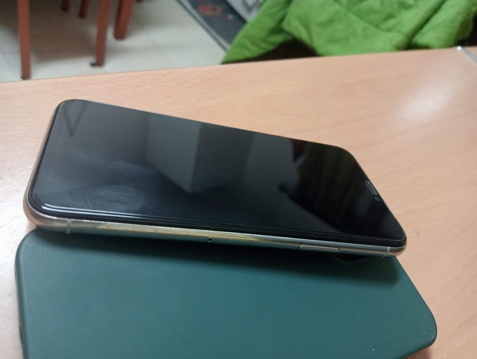 iPhone 11 Pro 64GB - Estado Impecável (Como Novo)