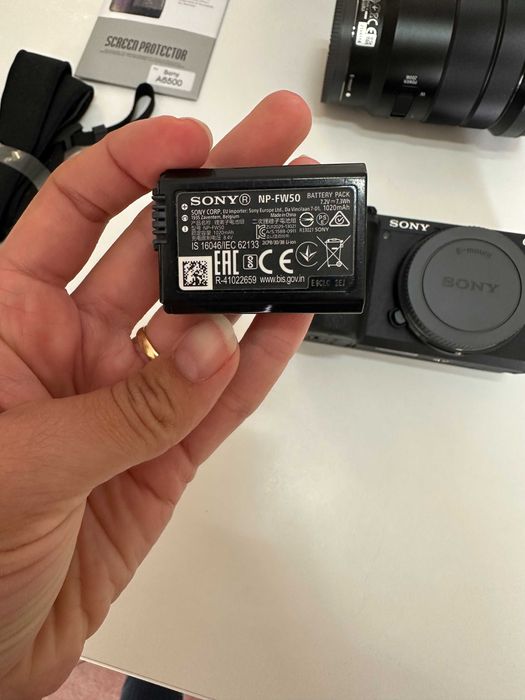 Sony Alpha a6500 + Objetiva 18-105mm f/4 G OSS - Kit Completo com Acessórios