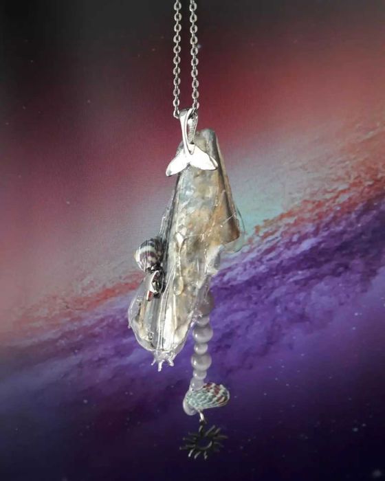 Galáxia da Baleia - Joia artesanal de concha do mar