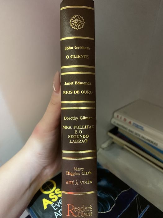 Livros antigos, contém varias histórias
