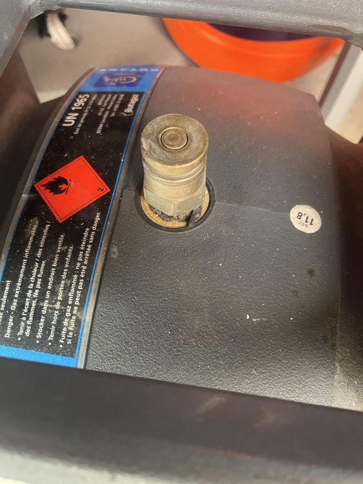 Garrafa   Cheia de gas caravana