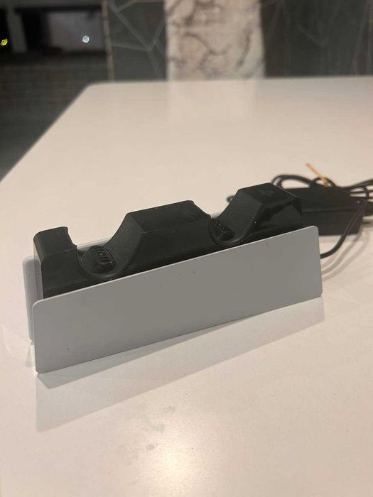 Док-станція для геймпада PS5